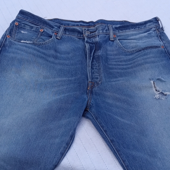 Levi Strauss & Co. 501 Relaxed Fit Ripped Jeans W38 L34 - Picture 4 of 7